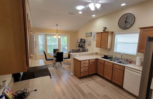 Pennecamp House | Your Happy Haven! - 3/2 w/Golf Cart in The Village of Pennecamp