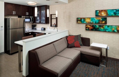 Clearwater Beach Hotel | Your Home Away From Home! 3 Relaxing Rooms, Close to Nearest Beach, Pool