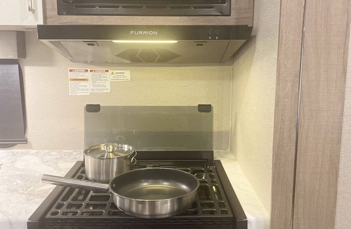 Urbana House | Your Home Away: Prime Accommodations for Traveling Pros Seeking Relaxing Stay!