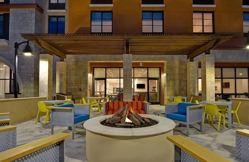 Florida Central Atlantic Coast Hotel | Your Home in Sunshine State! Pet-friendly, Kitchenette, Swimming Pool!
