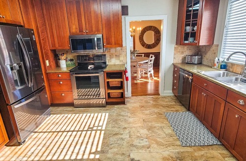 West Jefferson House | Your Mountain Escape Awaits Walnut Hill Estate -Walk to West Jefferson