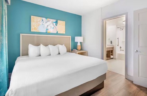 West Kissimmee Hotel | Your Next Great Escape Is Waiting for You! Outdoor Pool, Unit with Kitchen!