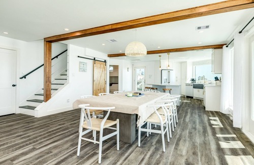 Pirates Beach House | Your pineapple under the sea awaits! Beachfront, Huge Deck, Beach Equip & More