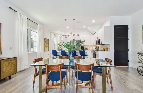 Tampa House | Your Private 3/3 Rooftop Retreat Dwntn Kingbed