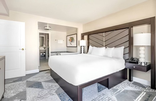 Las Vegas Hotel | Your Search for the Perfect Stay Ends Here! Unit w/Full Kitchen, Outdoor Pool