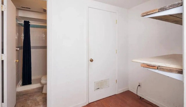 1.5 bed+bath apartmt walk to metro