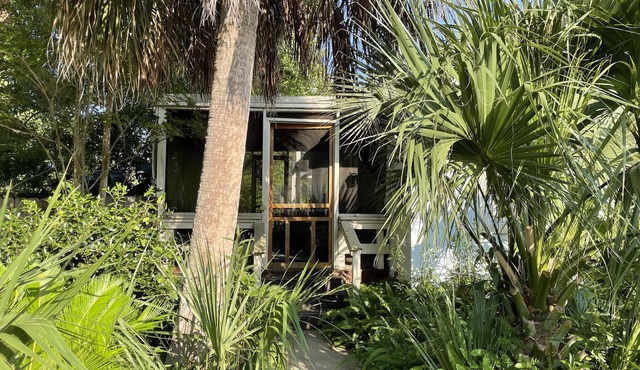 1 Block to Beach Cozy Boho West End Cottage