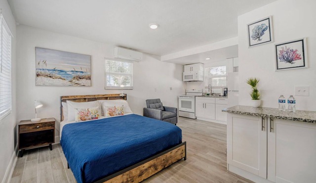 105 Cozy Studio - River Views & Prime Location