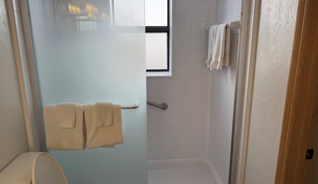14 A-1 bed/1 bath Suite-2nd floor Courtyard View
