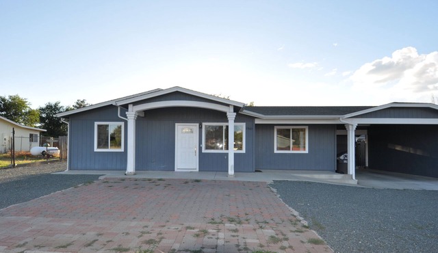 15 minutes to Prescott Downtown! Family-sized Home