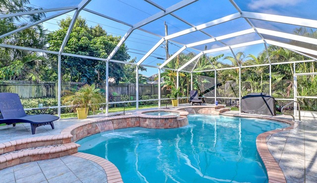 159/n from 259/n ! in AugustNaples Park, Heated Pool, Jacuzzi, close to beach !