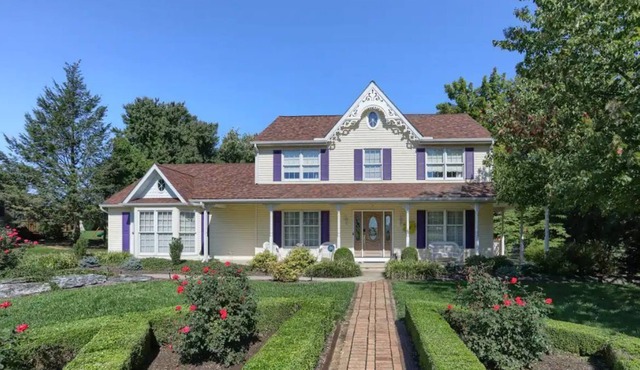 1969 Millport rd Lancaster 17602. 1 Acre Estate. 4 King, Bunk, Day beds for 10
