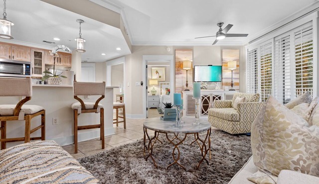 1BR Condo at Baytowne Wharf! GOLF CART to Beach, Tropical Pool, Hot Tub, Tram