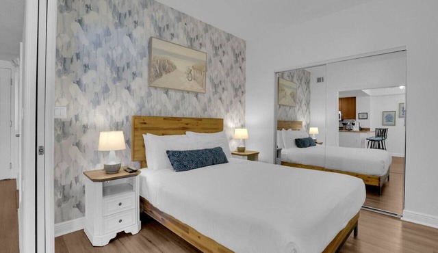 1BR ROOFTOP POOL-10 MIN WALK TO BEACH PRIME LOCATION