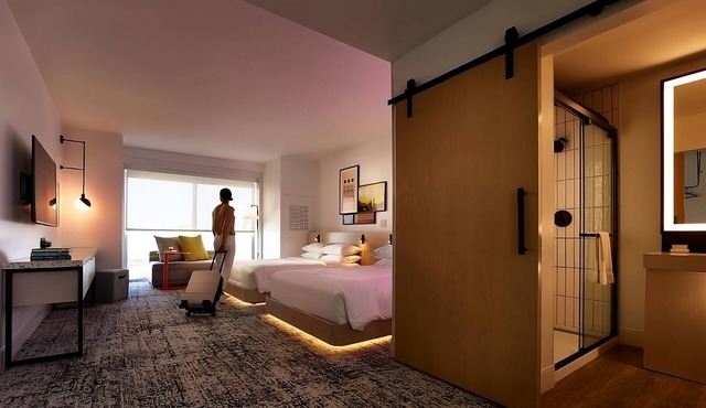2 Beautiful Units Minutes to Georgia Aquarium and Zoo Atlanta! Onsite Parking!