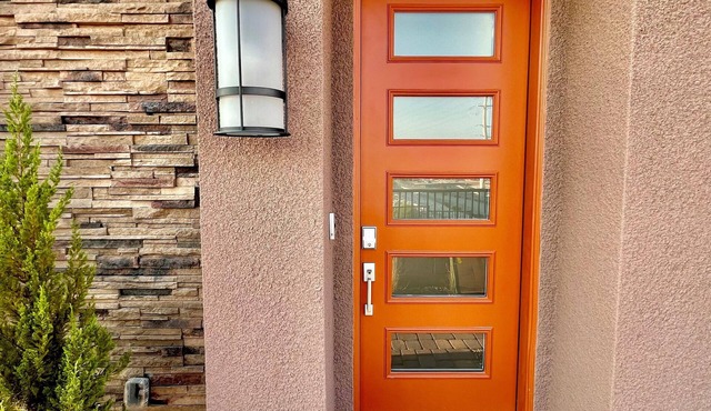 2-bedroom condo in NW Las Vegas with great views. Near great shopping & Red Rock