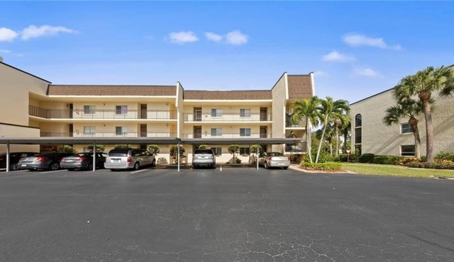 2 Bedroom Condo 428879 by Houzlet