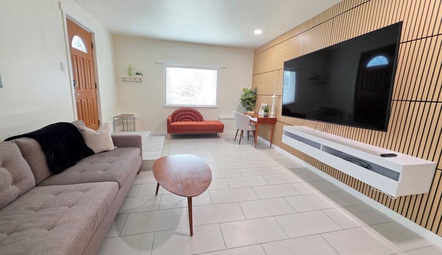 2-bedroom lower level suite in Seattle