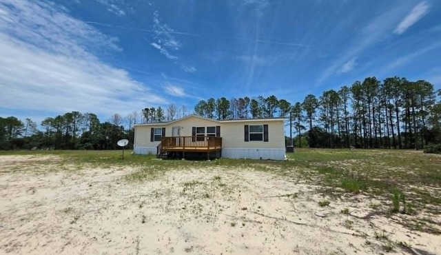 2-bedroom mobile home a minute off the Suncoast Parkway. Comfy and cozy!