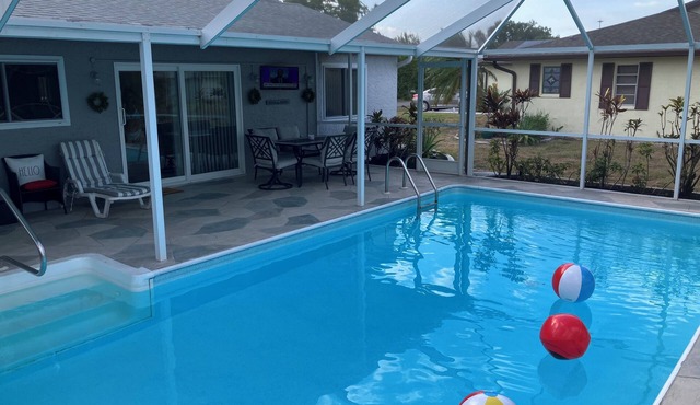2 bedroom pool house Port Charlotte. Close to shopping.