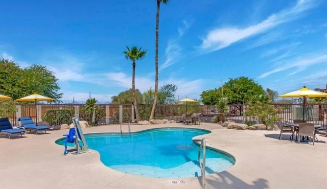 2 Comfy Room Near Tucson Expo Center w/Pool
