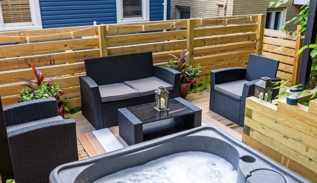 2 King Beds w Hot Tub Near Butler St