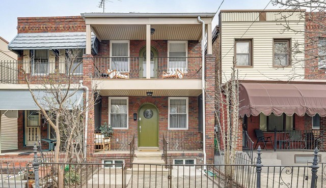 2 Mi to Lincoln Financial Field: Pet-Friendly Gem