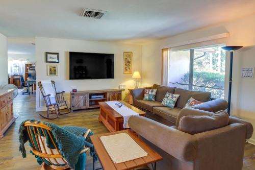 2 Mi to Rainbow River: Home in Dunnellon