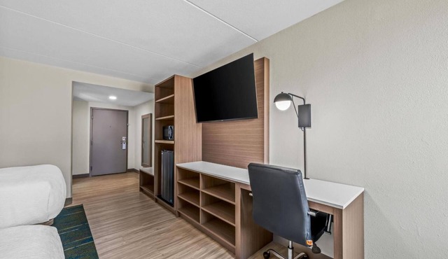 2 Units Near Carolina Balloon Fest Grounds - 3 miles | Free Breakfast & Parking
