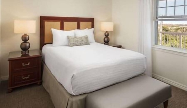 2 Windward Point Beachfront Resort, Hot Tub, Pool