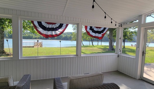 20% Off Lakefront Tiny Bird Dock, Hot Tub, Firepit, Boat House, ParkLike Setting