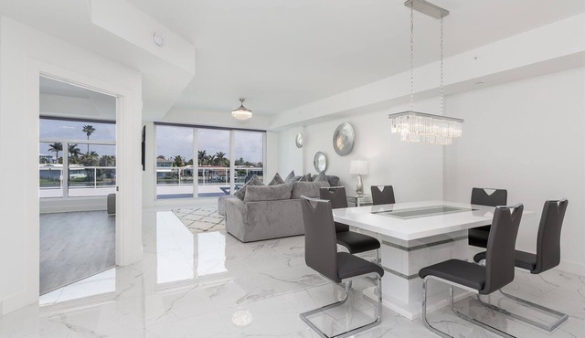 207, Water View-Clearwater Bch in 6 min, Pool/Gym