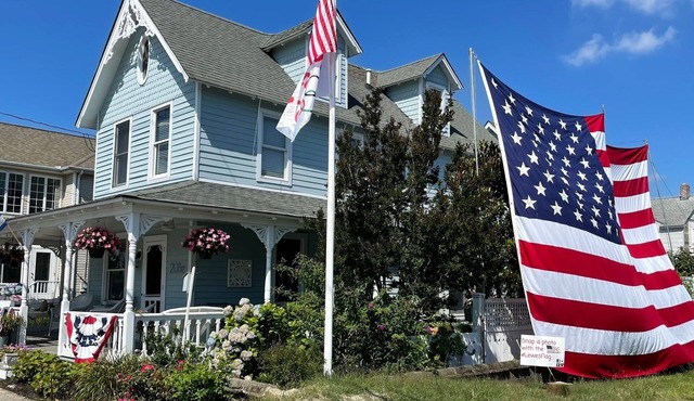 208 E Savannah Road (7): 5 BR, 4 BA House in Lewes, Sleeps 10