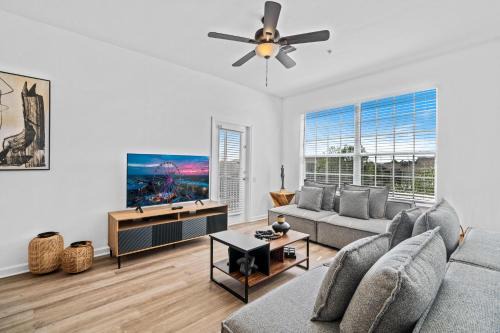 2302 Butterfly Palm Way 302