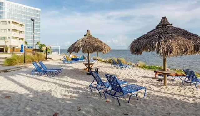262-NEW! 3 beds x 2 baths. Amazing Waterfront Views!