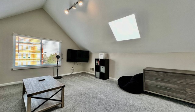 2639 Observatory Avenue, Unit 2 · Hyde Park Hideaway Close to Square & Downtown!