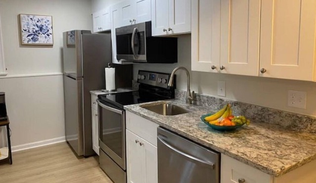 2Bed 1 bath new lower apartment