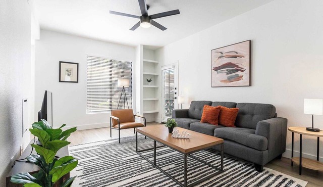 2BR CozySuites at Kierland Commons with pool #04