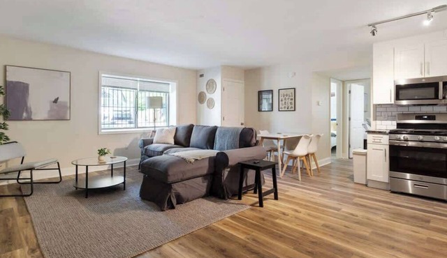 2BR East Liberty ,Walkable, Parking