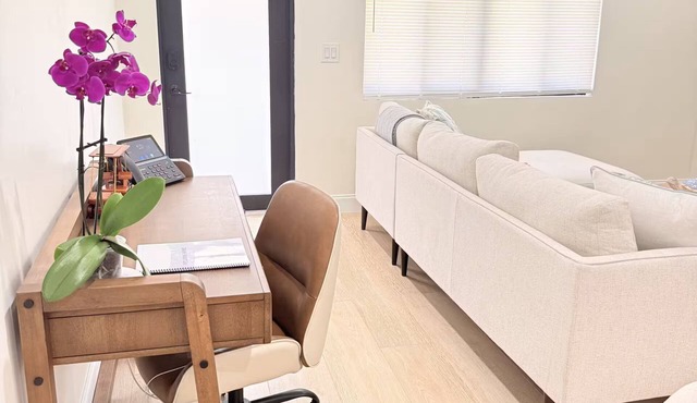 2BR Oakland Park Gem. Work & Relax. 30 Min to MAJOR INTERNATIONAL SPORTING EVENT