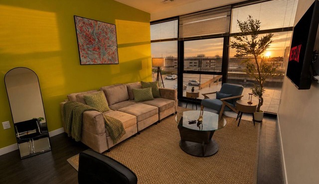2BR Stylish Westown 5 minutes to Deer District