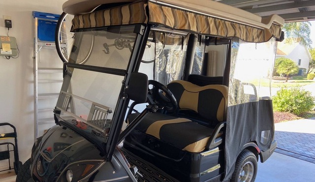 3/2 Ranch with a Gas Golf Cart, just minutes from Lake Sumter Landing!
