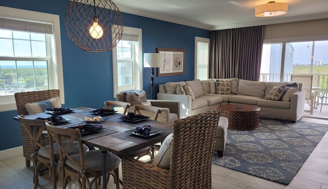 3 Bedroom and 2 Bath with Panoramic Water Views Of Bay/Gulf & Pool/Spa/Beach