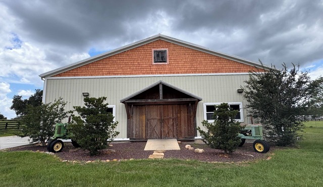 3-bedroom barn in tranquil horse farm in Wildwood FL with games and fitness room