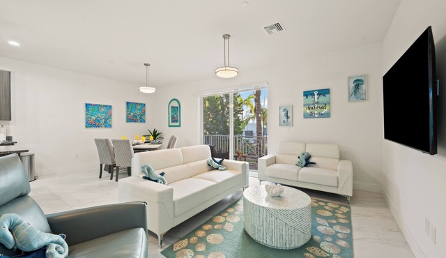 3-bedroom condo in charming Cape Coral Cape Harbour with WiFi, AC .