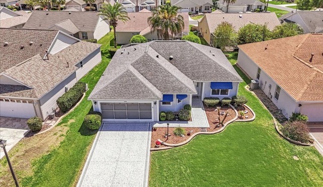 3-bedroom house in peaceful Village of Winifred of the villages with golf cart.