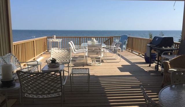 3-bedroom tranquil house on Fairfield Beach, with cool ocean breeze