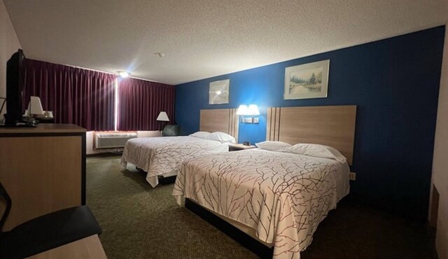 3 Comfortable Rooms w/Free Parking for Families on the Road | 2 Queen Bed