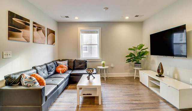 3 Mi to National Mall: DC Apt w/Fenced Yard