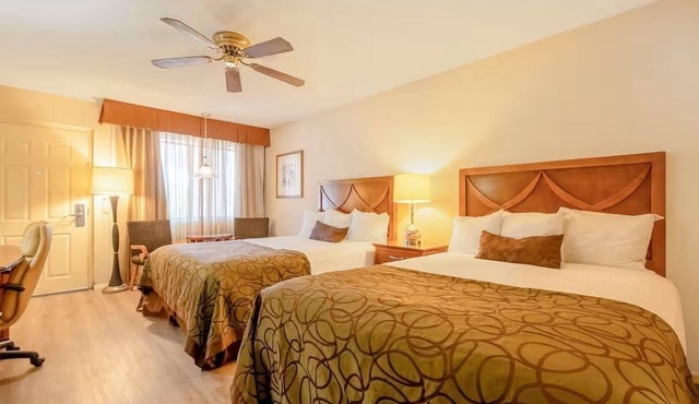 3 Rooms | Walk to Historic District | Outdoor Pool & Gym Facility